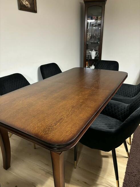 Sprzedam stół 6 krzeseł i witrynę