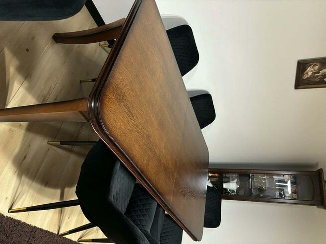 Sprzedam stół 6 krzeseł i witrynę