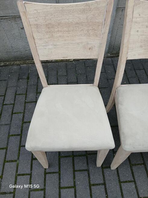 Sprzedam krzesla z drewna w dobrym stanie