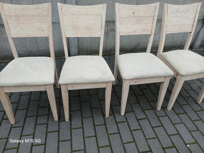 Sprzedam krzesla z drewna w dobrym stanie