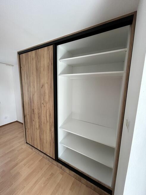 Składanie mebli z paczek i usługi stolarskie