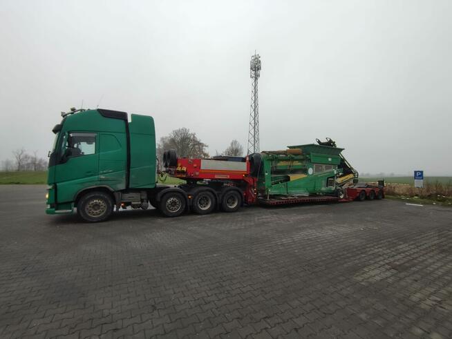 Transport ponadgabarytowy maszyn rolniczych budowlanych
