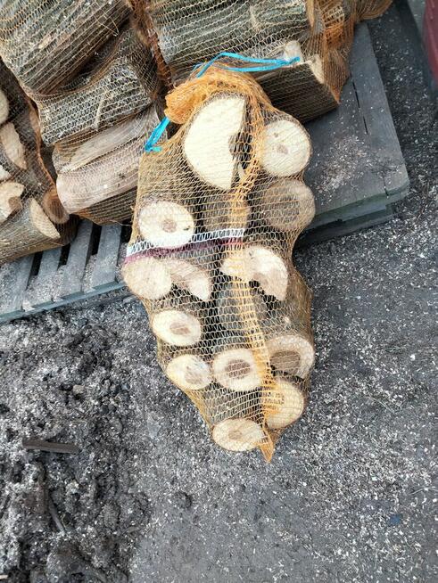 Drewno do kominka i wędzenia