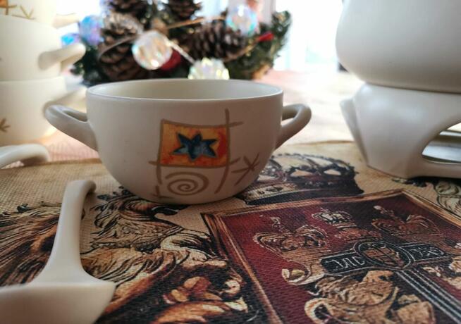 Zestaw stołowy z kamionki