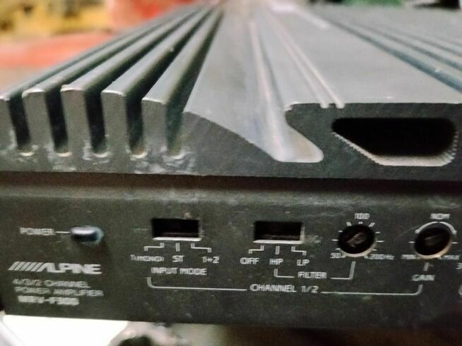 Alpine MRV-F300 . Czterokanałowy.