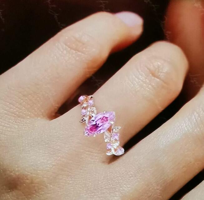 Komplet biżuterii pierścionek i kolczyki