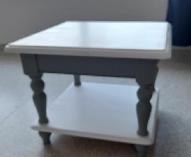 Stolik kawowy / podręczny, lite drewno, nogi toczone