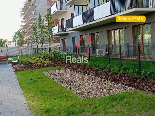 Słoneczna kawalerka z ogródkiem.