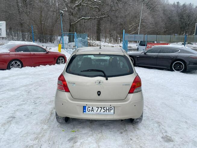 Toyota Yaris 1.0vvti 68KM klima tylko 90 tys km bez w kładu stan idealny 2x koła
