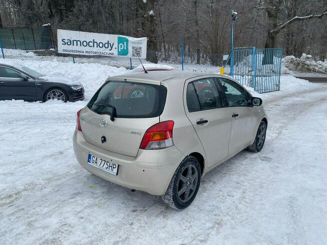 Toyota Yaris 1.0vvti 68KM klima tylko 90 tys km bez w kładu stan idealny 2x koła