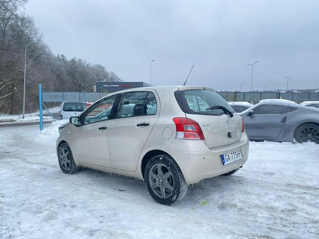 Toyota Yaris 1.0vvti 68KM klima tylko 90 tys km bez w kładu stan idealny 2x koła