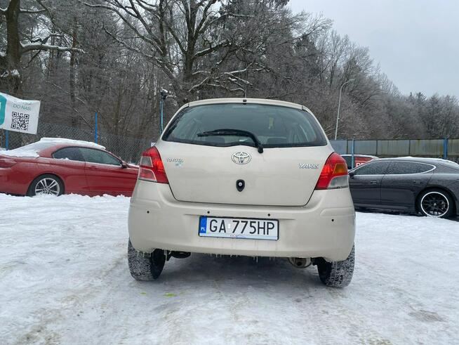 Toyota Yaris 1.0vvti 68KM klima tylko 90 tys km bez w kładu stan idealny 2x koła