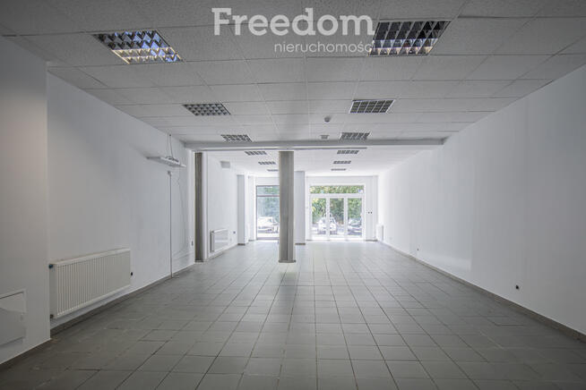 Przestronny lokal użytkowy z rampą przeładunkową