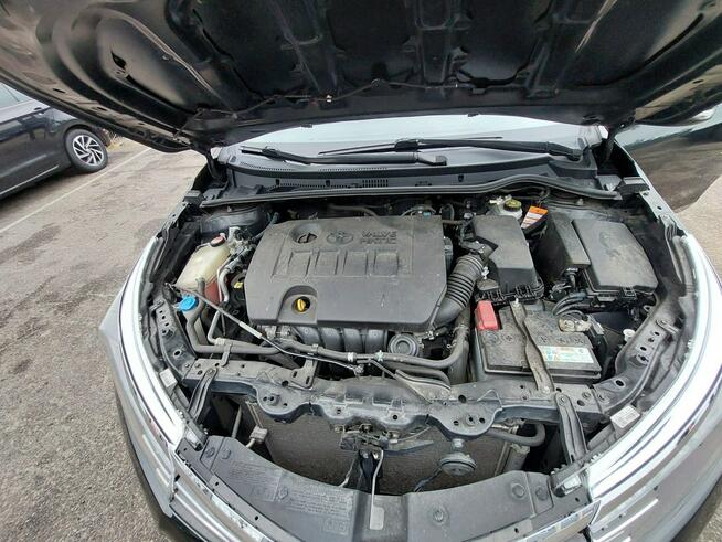 Toyota Corolla 1,6 benzyna 138 tys km Sedan Salon Polska