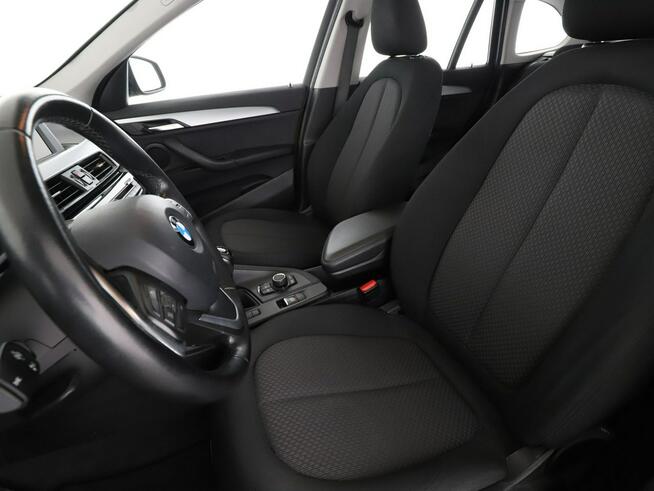BMW X1 full LED klima auto grzane fotele czujniki parkowania
