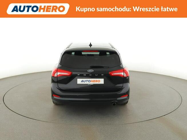 Ford Focus automat full LED navi klima auto grzane fotele czujniki patkowania