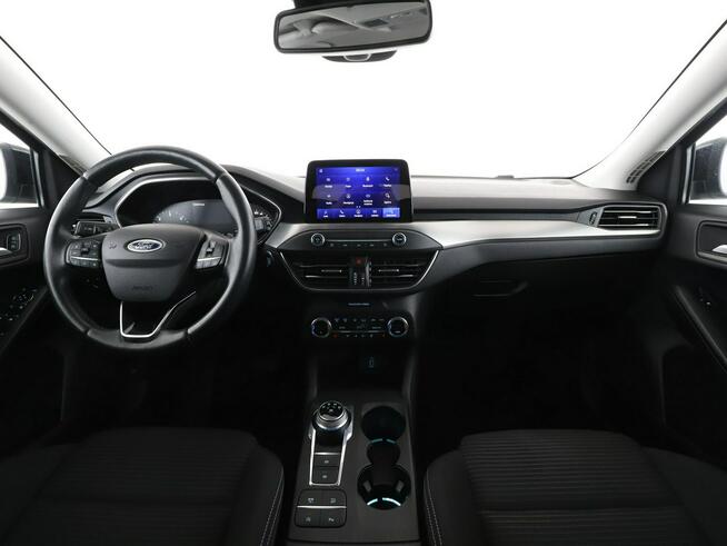 Ford Focus automat full LED navi klima auto grzane fotele czujniki patkowania
