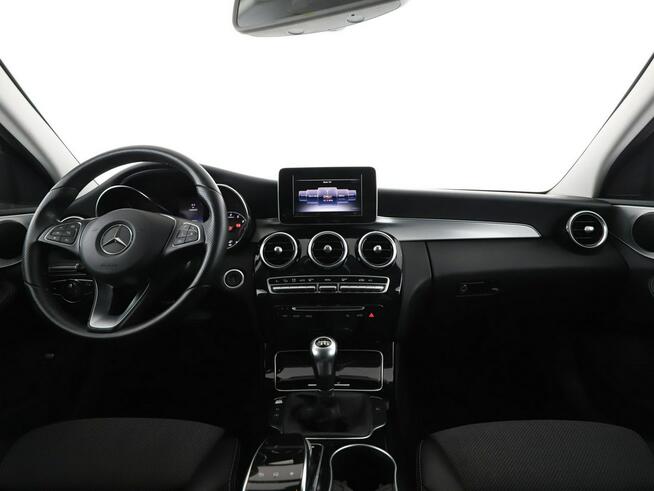 Mercedes C 180 półskóra navi klima auto czujniki parkowania grzane fotele
