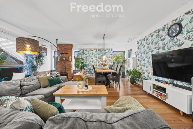 Piękny dom jednorodzinny z kominkiem