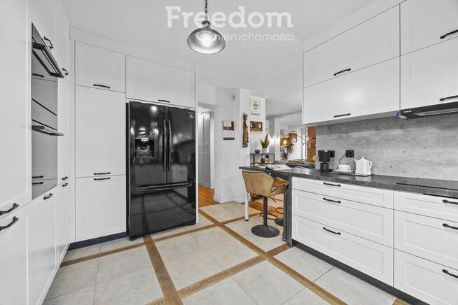 Piękny dom jednorodzinny z kominkiem