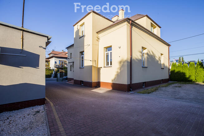 Kamienica z najemcami obok Galerii Rzeszów