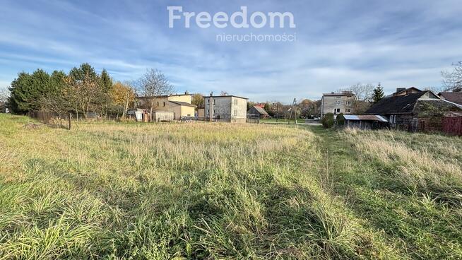 Działka na mały dom dwupoziomowy!