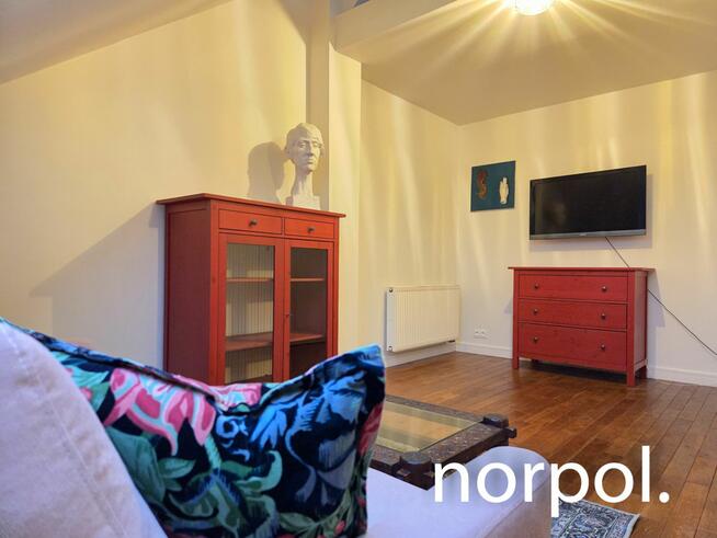 Jasne dwupoziomowe mieszkanie z windą, po remoncie – Grzegórzecka