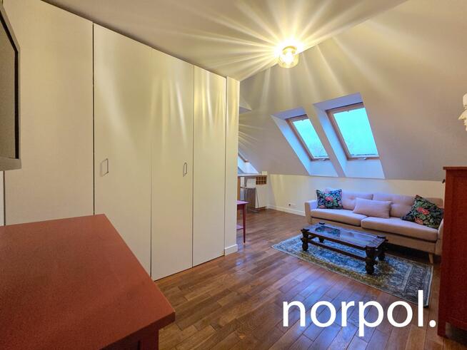 Jasne dwupoziomowe mieszkanie z windą, po remoncie – Grzegórzecka