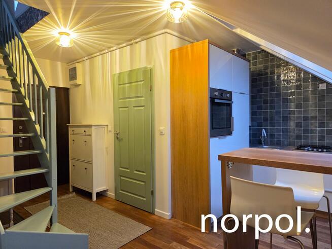 Jasne dwupoziomowe mieszkanie z windą, po remoncie – Grzegórzecka