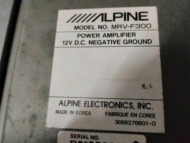 Alpine MRV-F300 . Czterokanałowy.