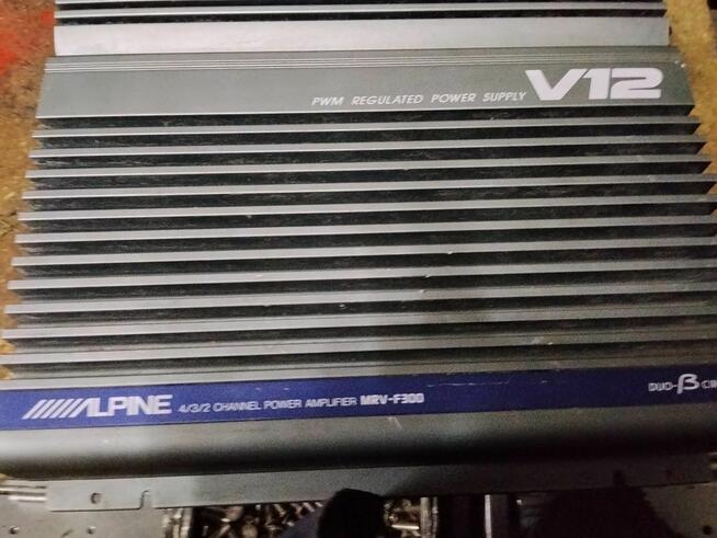 Alpine MRV-F300 . Czterokanałowy.