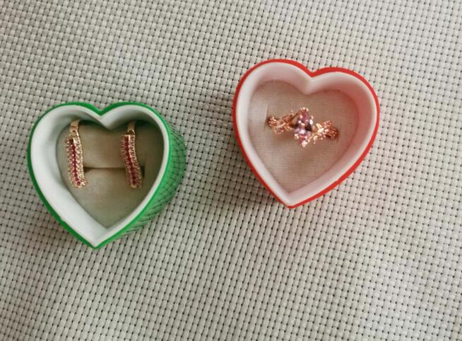 Komplet biżuterii pierścionek i kolczyki