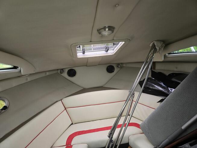 Jacht motorowy Bayliner kabinowy 8 osobowy
