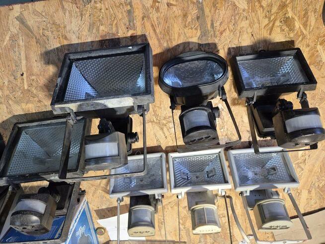 oprawy halogenowe z czujnikiem ruchu