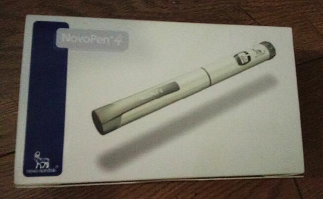 NovoPen 4 - wstrzykiwacz do insuliny/ srebrny, nowy