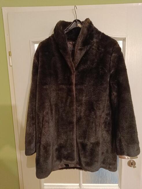 Palto w kolorze brązowym