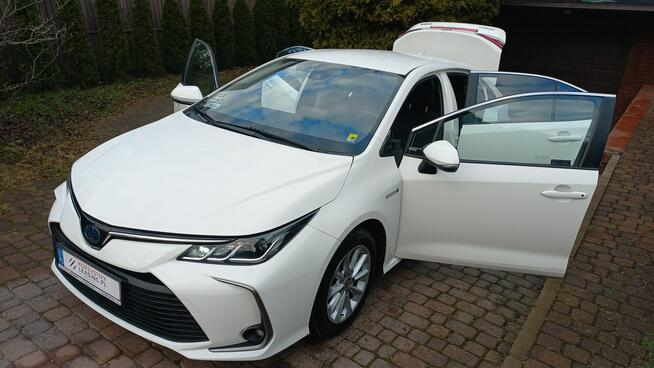 Toyota Corolla E-CVT 1.8 Hybryda Pełna historia FV23% 51 tys export Kamera cofania