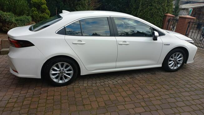 Toyota Corolla E-CVT 1.8 Hybryda Pełna historia FV23% 51 tys export Kamera cofania