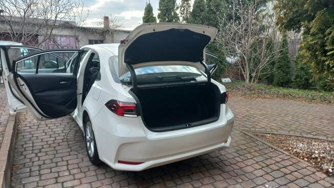 Toyota Corolla E-CVT 1.8 Hybryda Pełna historia FV23% 51 tys export Kamera cofania