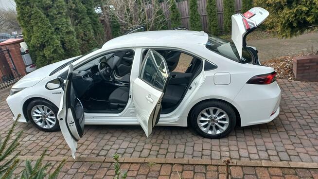 Toyota Corolla E-CVT 1.8 Hybryda Pełna historia FV23% 51 tys export Kamera cofania