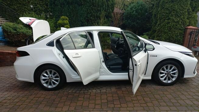 Toyota Corolla E-CVT 1.8 Hybryda Pełna historia FV23% 51 tys export Kamera cofania