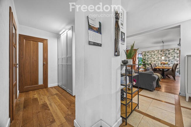 Piękny dom jednorodzinny z kominkiem