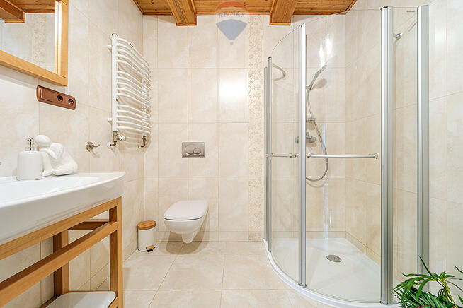 Leśny dom pośród jezior w Miedzichowie