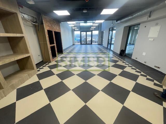 Showroom ,parter, 5 m wysokość, dostęp 24h,ochrona