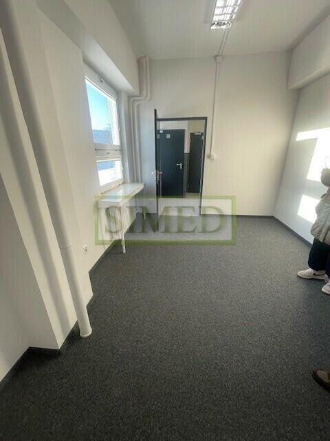 Małe biuro , dobry dojazd , parking,dostęp24h