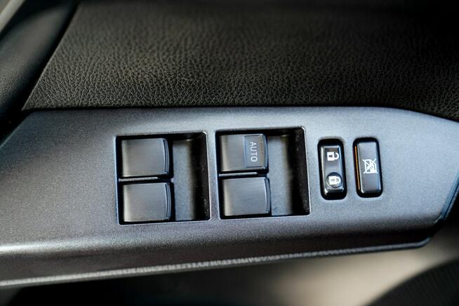 Toyota RAV-4 4x4 PODGRZEWANE FOTELE xenon LEDY kamera cofania pelna elek. zamiana