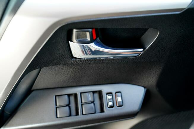 Toyota RAV-4 4x4 PODGRZEWANE FOTELE xenon LEDY kamera cofania pelna elek. zamiana