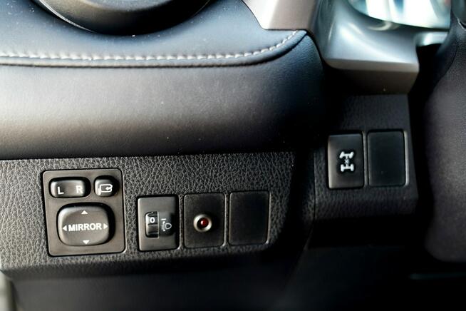 Toyota RAV-4 4x4 PODGRZEWANE FOTELE xenon LEDY kamera cofania pelna elek. zamiana