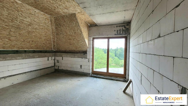 Dom w stanie surowym zamkniętym w malowniczej okolicy