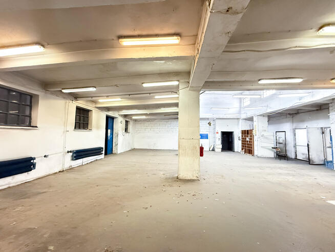 Hala magazynowa z placem dla TIR i rampą